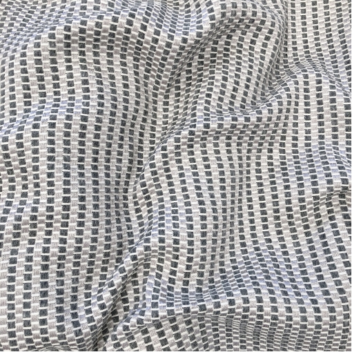 Шанель костюмная нарядная серо-жемчужного плетения на молочном фоне