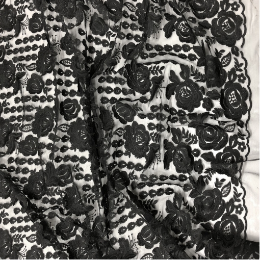 Сетка вышитая дизайн Zahar Murad с объемными цветами черного цвета