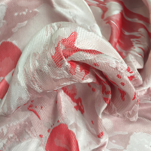 Жаккард Alberta Ferretti ирисы клубничного цвета на молочном фоне
