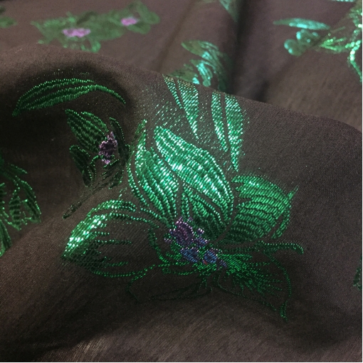 Ткань нарядная блузочная вышитая зелеными люрексовыми цветами