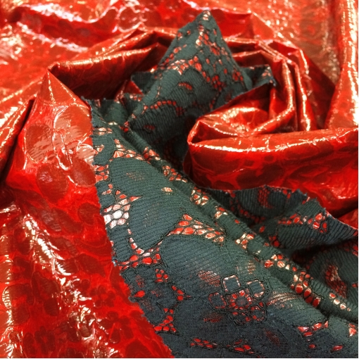 Ткань плащевая принт Ferragamo красное лаковое кружево 