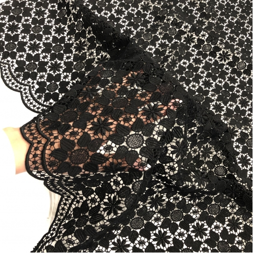 Кружево макраме вискозное Ferretti с фестонами черного цвета