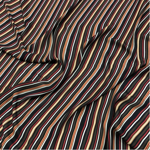 Шелк креповый дизайн Ferragamo диагональные полосы на черном фоне