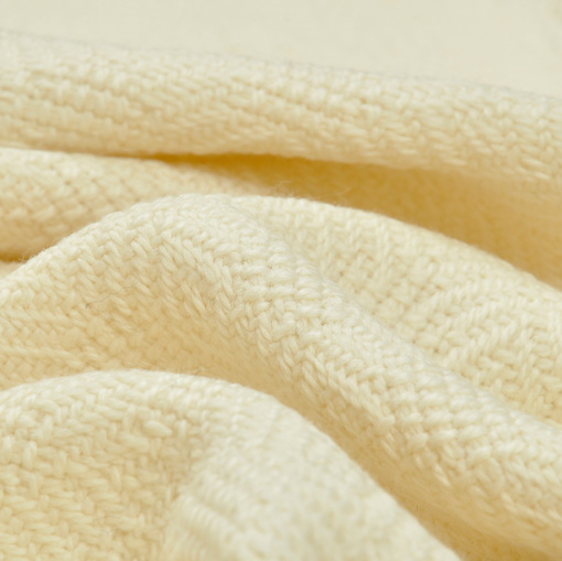 Пальтовая ткань ванильного цвета с плетеными узорами