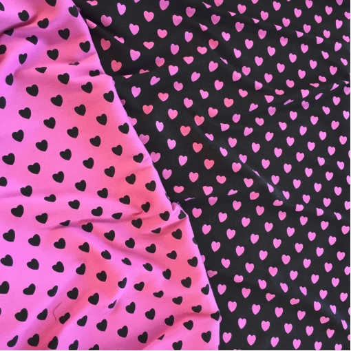 Ткань пальтовая двухсторонняя Moschino черно-розовая с сердечками
