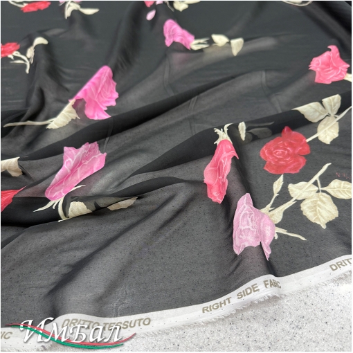 Шелк шифон дизайн AMEN розы на черном фоне