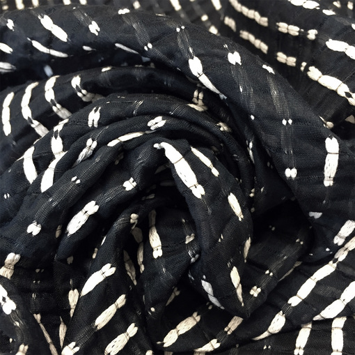 Шанель летняя вискозная полупрозрачная белые нити на черном фоне