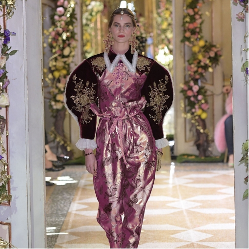 Жаккард нарядный двухсторонний с люрексом Blumarine лилии в малиново-золотой гамме