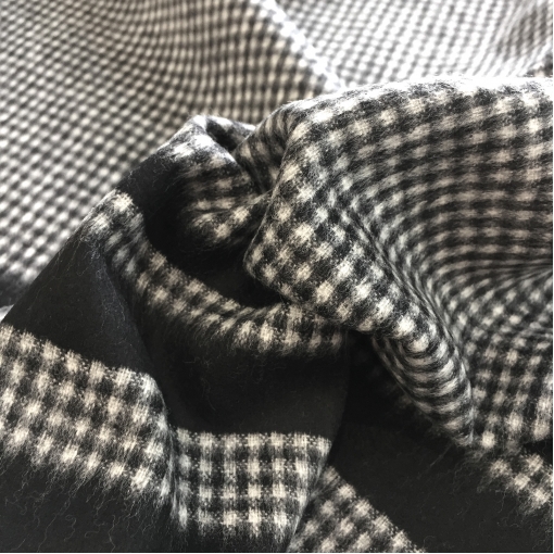 Ткань пальтово-костюмная с кашемиром Louis Vuitton  в серо-черную клетку