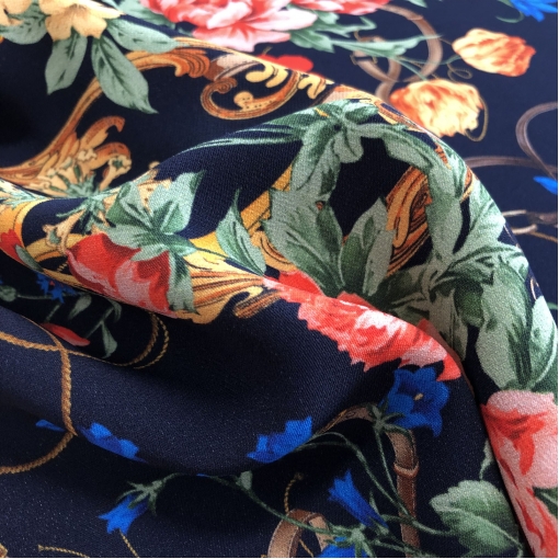 Вискоза плательная кади стрейч принт Gucci ремни, вензеля и цветы на темно-синем фоне