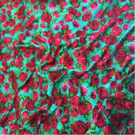 Панбархат деворе принт Blumarine красные розы на зеленом фоне