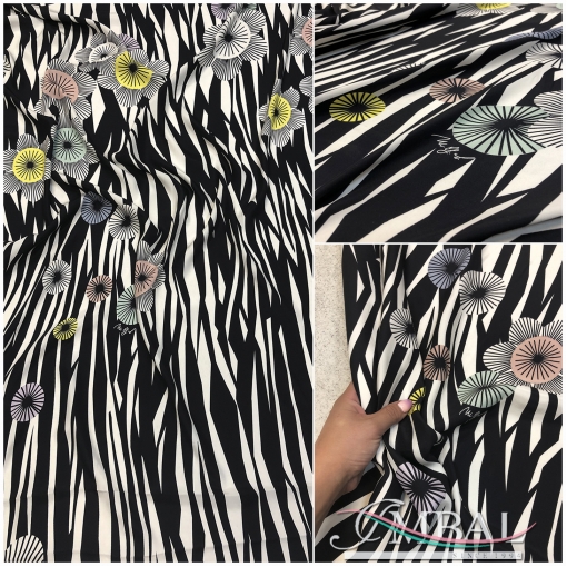 Шелк матовый с изнанки атласный дизайн Maria Grazia Severi купон зебра и цветы