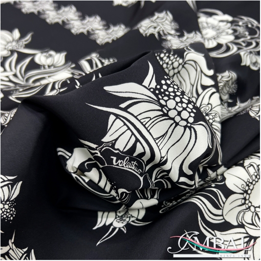 Ткань курточно-плащевая формодержащая из шелка Valentino продольные цветочные гирлянды