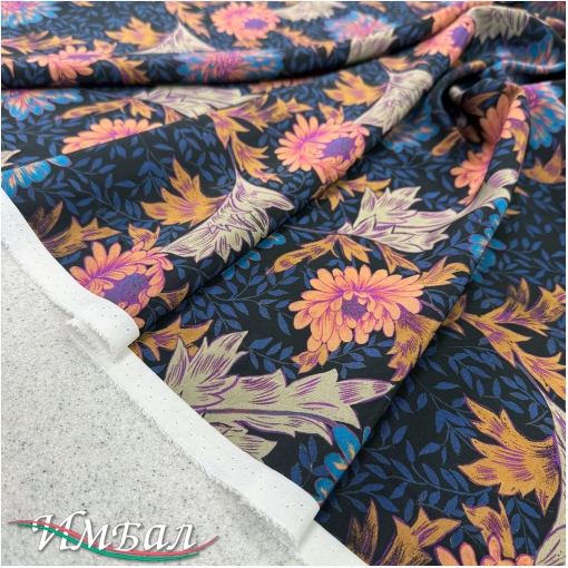 Шелк стрейч крепдешин дизайн Kenzo сине-охристые пионы на черном фоне