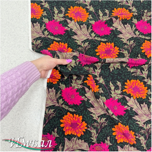 Шелк стрейч крепдешин дизайн Kenzo розово-оранжевые пионы на черном фоне