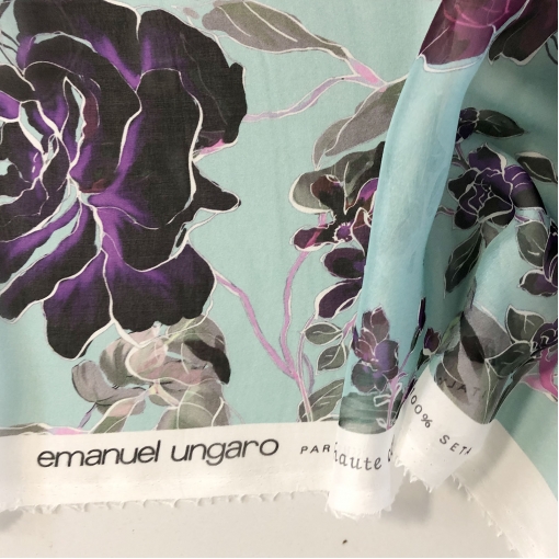 Шелк шифон принт Emanuel Ungaro розы на нежно-голубом фоне