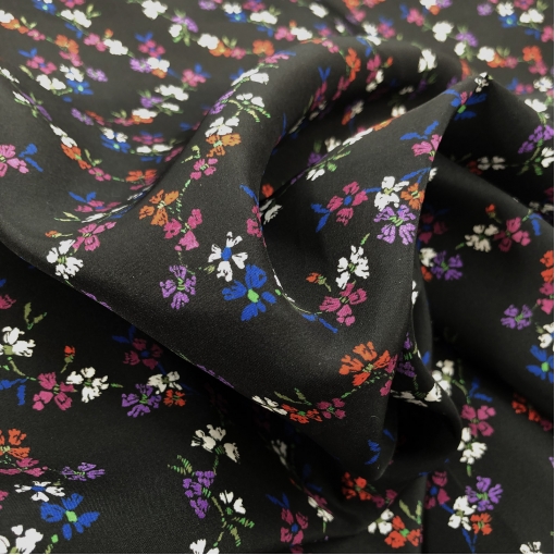 Шелк креповый (держит форму) принт Blumarine цветочные гирлянды на черном фоне