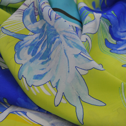 Платок шёлковый креповый синие хризантемы 