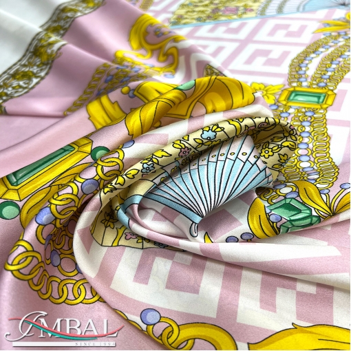 Шелк атласный стрейч дизайн Versace платок 105 х 125 см веера и вензеля на розовом фоне