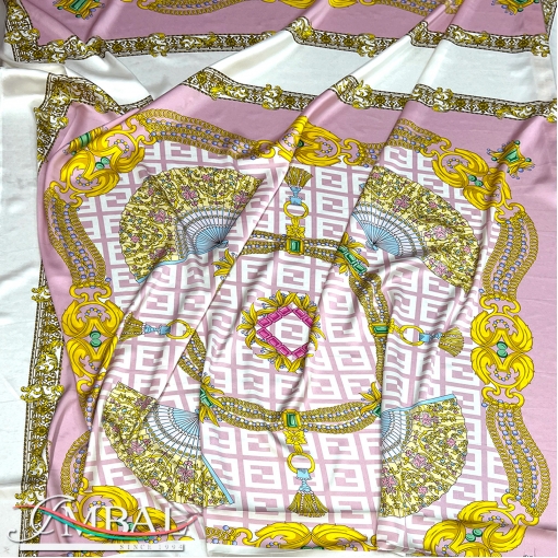 Шелк атласный стрейч дизайн Versace платок 105 х 125 см веера и вензеля на розовом фоне