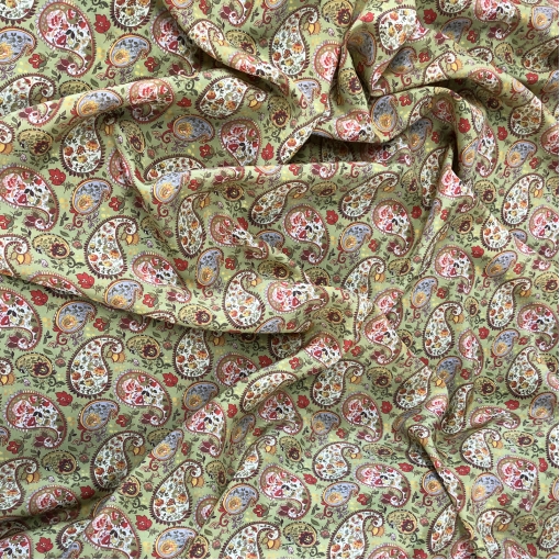 Шелк креповый принт ETRO огурцы и логотипы на фоне золотистый лайм