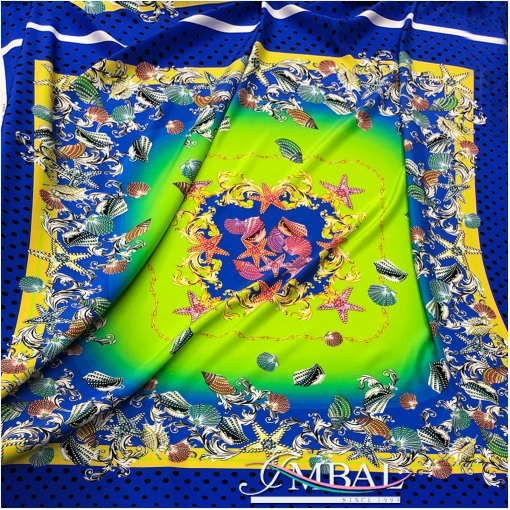 Шелковый атласный платок 138х140 см дизайн Versace ракушки в лаймово-синей гамме