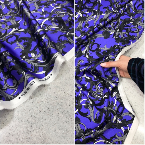 Шелк атласный стрейч принт Versace ярко-синие вензеля 