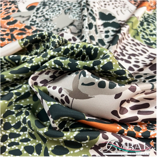 Шелк атласный принт D&G цветные леопарды на кофейном фоне
