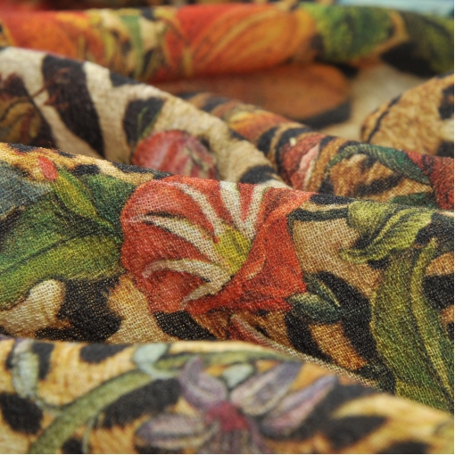 Шерсть плательная крепового плетения леопард, цветы и бабочки