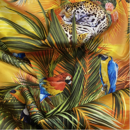 Шелк атласный стрейч тропический дизайн D&G на золотистом фоне